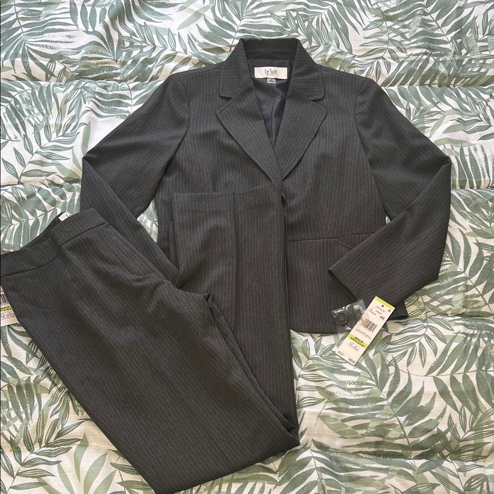 Le Suit Men's Charcoal Pinstripe Suit Set